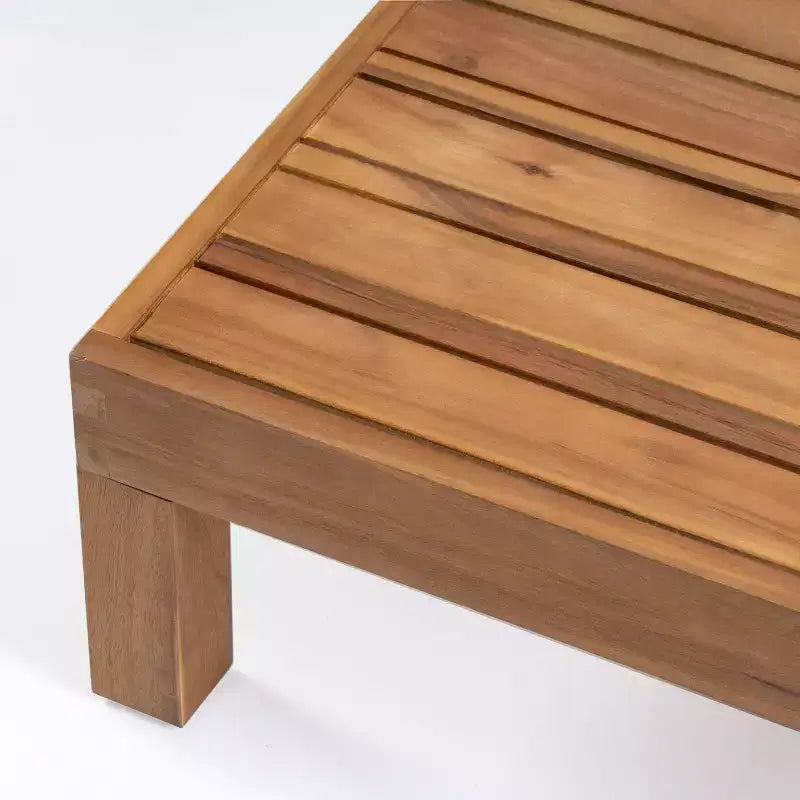 Causeuse à bras droit et table basse d'extérieur Oana en bois d'acacia, lot de 2, teck/rouge - Christopher Knight Home : Salon de jardin rustique avec coussins moelleux